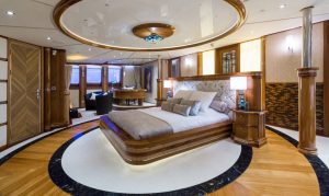 Legend Yacht Charter 1 quin bisset
