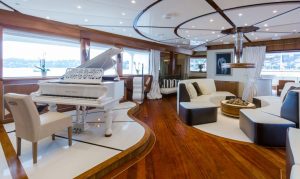 Legend Yacht Charter 2 quin bisset